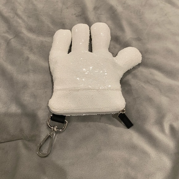 NWOT Disney Parks Mickey Mouse sequin glove coin purse - Picture 2 of 3